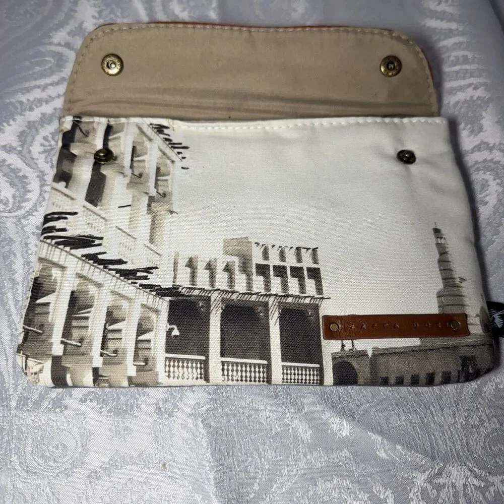 Qatar Airways Nappa Dori Business Class Amenity Pouch, VGC